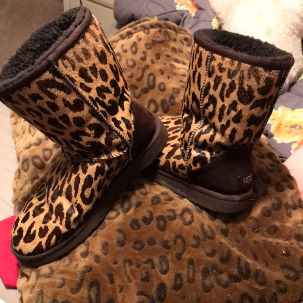 Size 7 Cheetah Print Authentic Ugg Boots